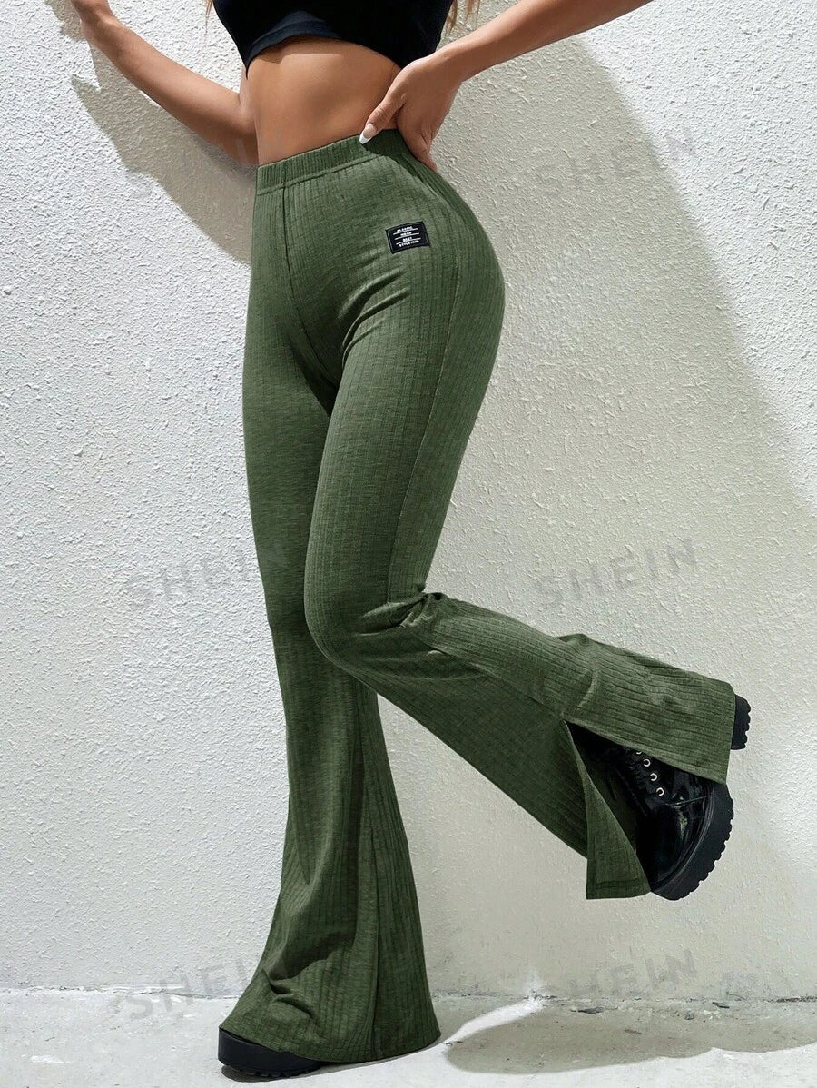 10560 a01-07  Pantalones acampanados con diseño de parche de letra bajo con abertura SHEIN EZwear