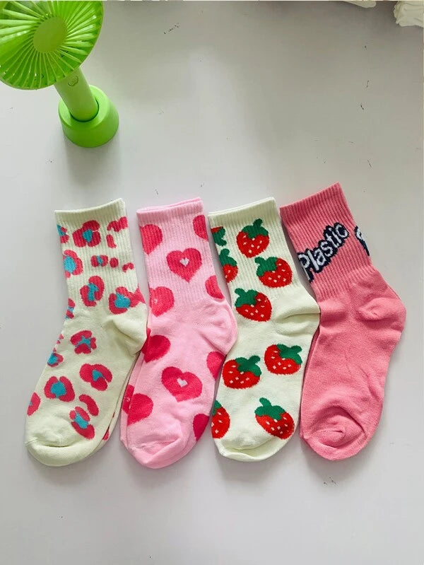 7311 a08-05 Set 4 pares de calcetines con estampado de fresas y corazones