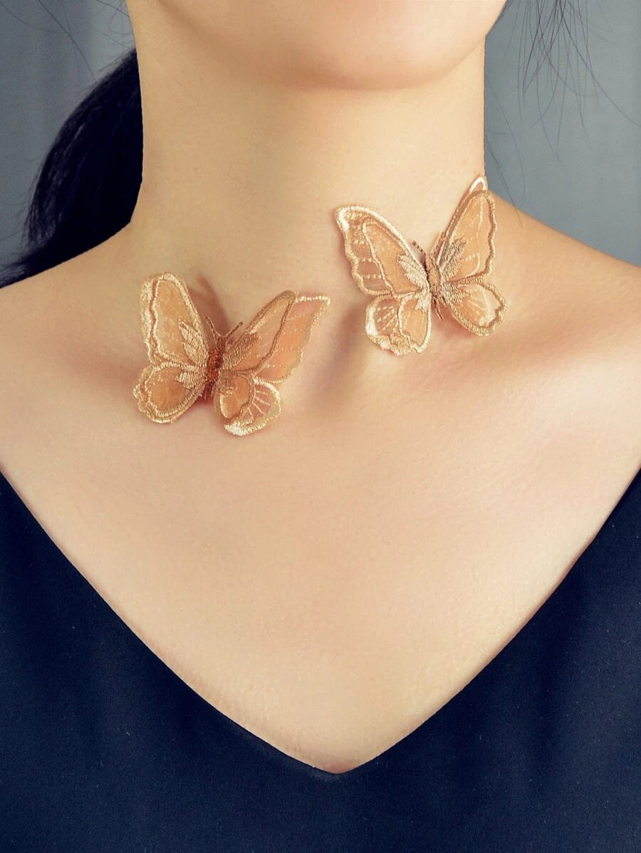 11648 B05-02 Collar con diseño de mariposa