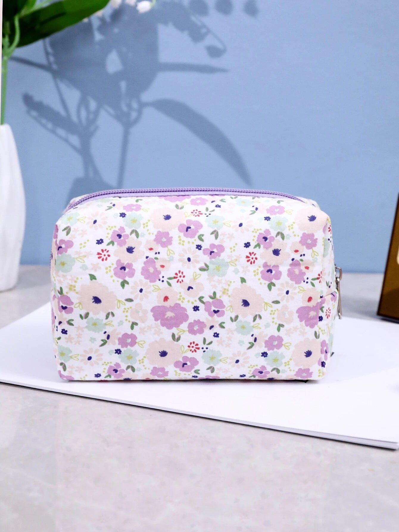 6408 2b-01-13 Bolsa de maquillaje de viaje para organizar el hogar portátil con flores moradas para mujeres y niñas